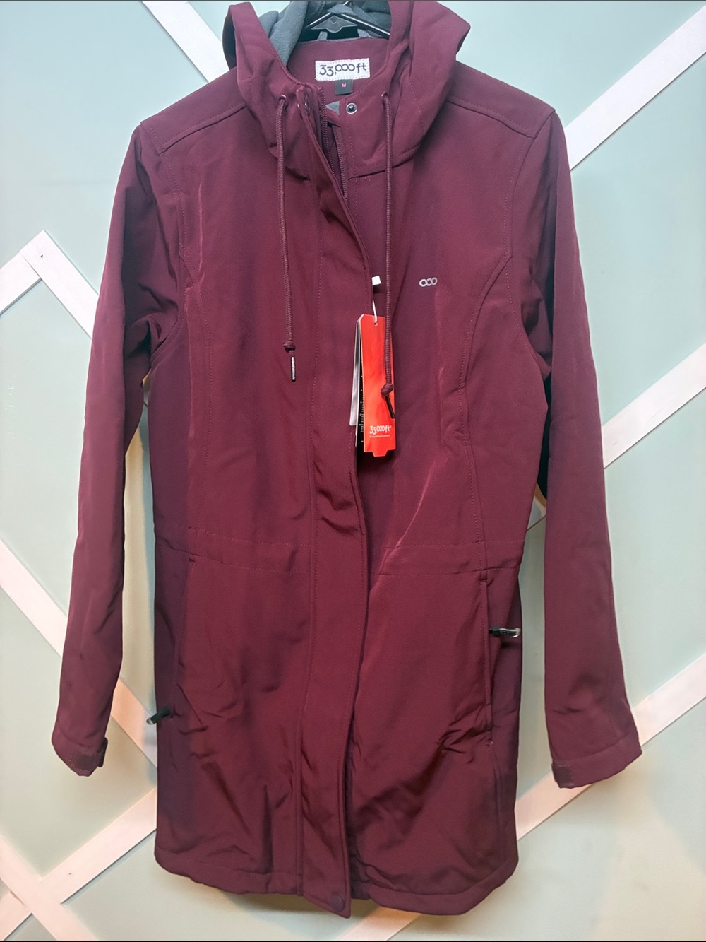Women’s burgundy medium jacket  brand: 33,000 ft